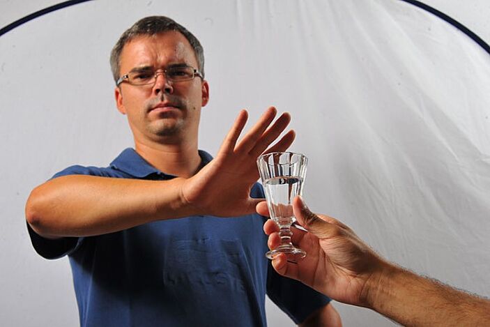 Alkohol opzehalen ass e Wee fir eleng ze drénken